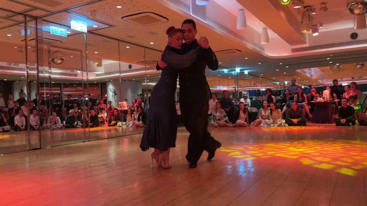 Suyay Quiroga y Jonny Carvajal in HK - Jun 2016 2-4