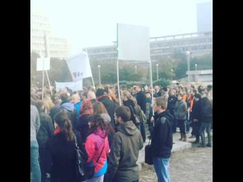 Veda chce žiť! Protest na Námestí slobody