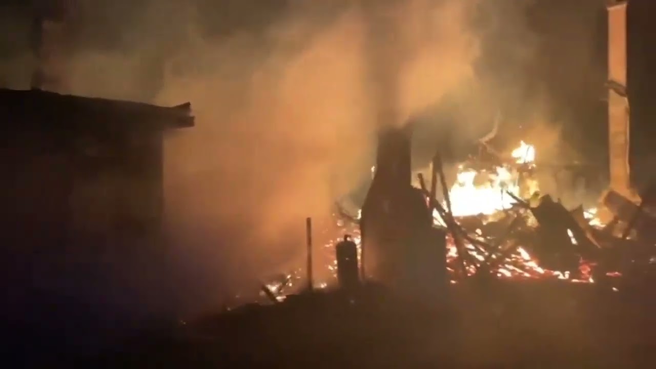 Nuevo ataque incendiario en La Araucanía: desconocidos queman una casa y un vehículo en Victoria