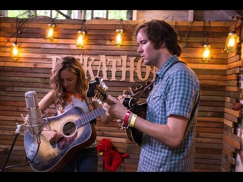 Pumphouse Sessions (S01E05) - Mandolin Orange - Daylight @Pickathon