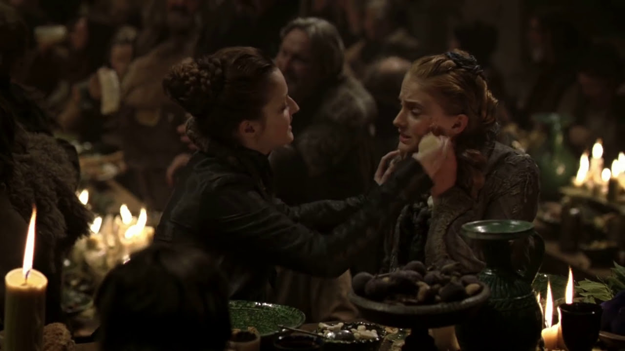 Arya throws food at Sansa - YouTube