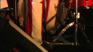 The White Stripes - Screwdriver + Passive Manipulation (live Glastonbury 2005) [HD]