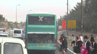 preview picture of video 'אוטובוס אגד לירושלים נתקע ליד בית יערים'