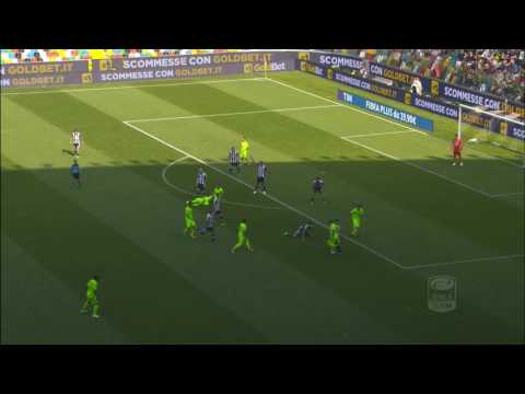 Intervento di Karnezis - Giornata 33 - Serie A TIM 2016/17