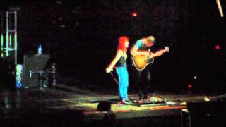 Paramore (Live) - In The Mourning / When it Rains (Brasilia - 16/02/2011) HD