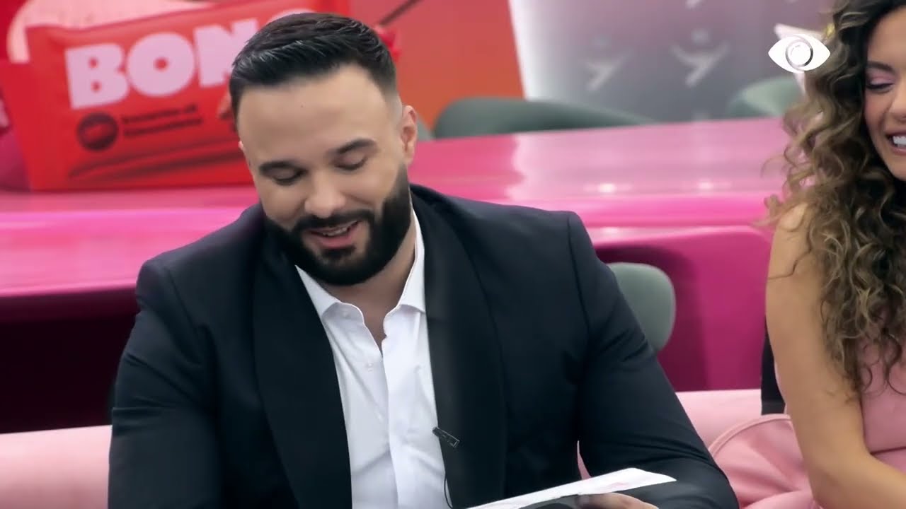 Nuk ta fal unë tradhëtinë…/ Marko këndonë këngën e përgatitur nga ai dhe Miri