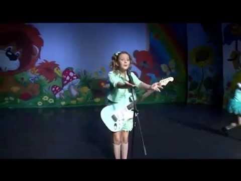 Асессорова Юлия. Детство - это страна цветов(Asessorova Yulia. Child this country colors)