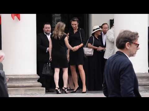 Dominika Kulczyk obejmuje Staraka po mszy