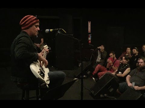 Robert DeLeo Performs Stone Temple Pilots' "Interstate Love Song"