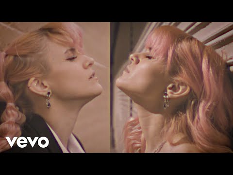 Sarah Barrios - Pretty In Pink (Official Video)