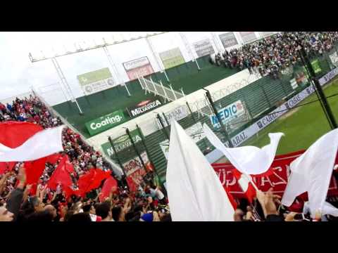 "Llegó la banda de la plata que al León viene alentaar!!" Barra: Los Leales • Club: Estudiantes de La Plata