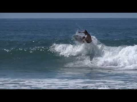 Playa Brujas, olas cotorras a la cintura