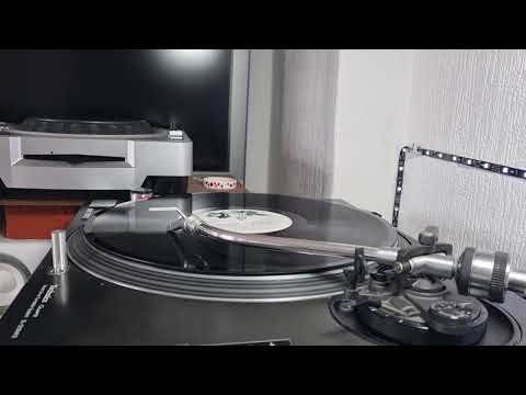 Beatmasters with Betty Boo - Hey D.J. I Can't Dance to that Music Your Playing - Monster Hits - 1989