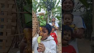Download lagu #shorts Big sibling eats a banana mp3