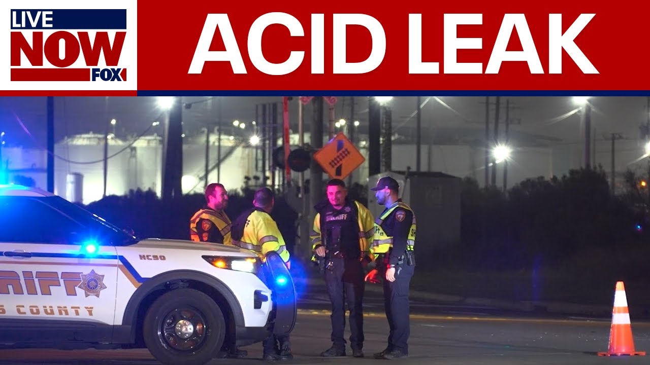 2 hospitalized after acid leak at TX industrial plant