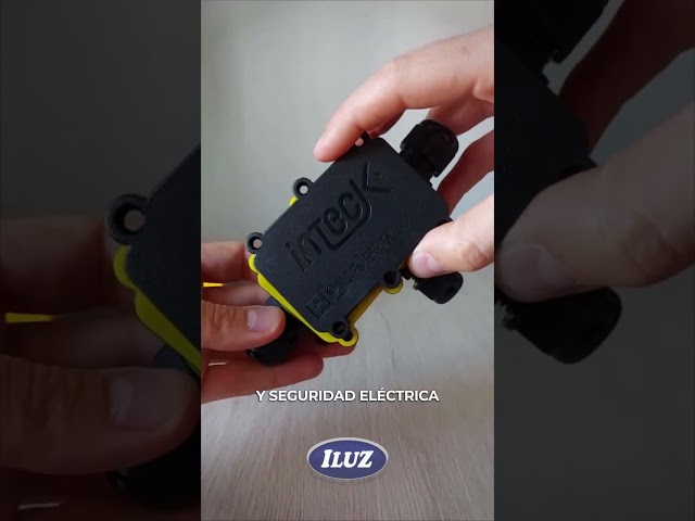 Vídeo relacionado con Caja Estanca Exterior Electrica 3 Módulos, IP65 a Prueba de Agua Caja de Distribución de Superficie, con Bloque de Terminales Carril DIN y Accesorios, Caja Conexiones Electricas para Jardín Exteriores
