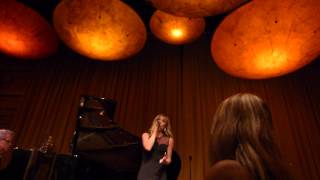 Katherine Jenkins &amp; Tom Jones, Green Green Grass of Home, part 1