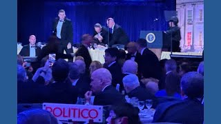 Download lagu Trump rushed off stage at White House Correspondents' Dinner after shooting mp3