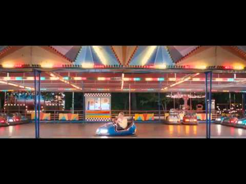 LA PREMIÈRE BMW SÉRIE 2 GRAN TOURER. PLUS ON EST DE FOUS, PLUS ON RIT – VOITURES TAMPONNEUSES