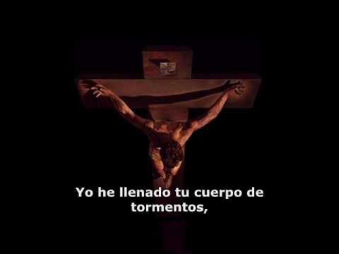 Postrado ante la cruz...