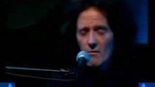 Gilbert O&#39;Sullivan - « What&#39;s in a kiss » + subtitles