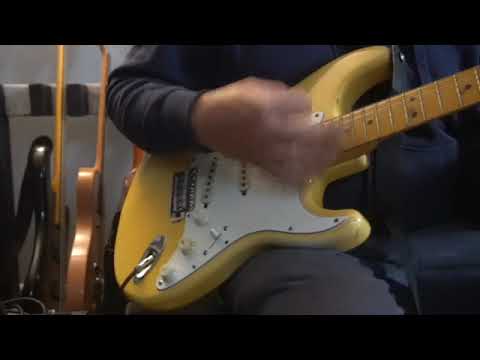 Fender Stratocaster with 3-Bolt Neck, Maple Fretboard 1971 - 1977 - Blonde image 8