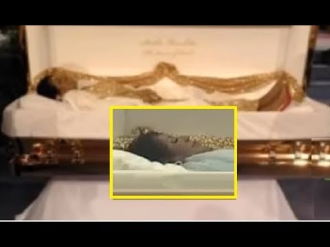 download lagu mp3 mp4 Aretha Franklin In Casket, download mp3 Aretha Franklin In Casket free downloadn, video klip Aretha Franklin In Casket