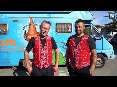 Moerepetazie deelt t-shirts uit aan schoolverlaters Odaschool