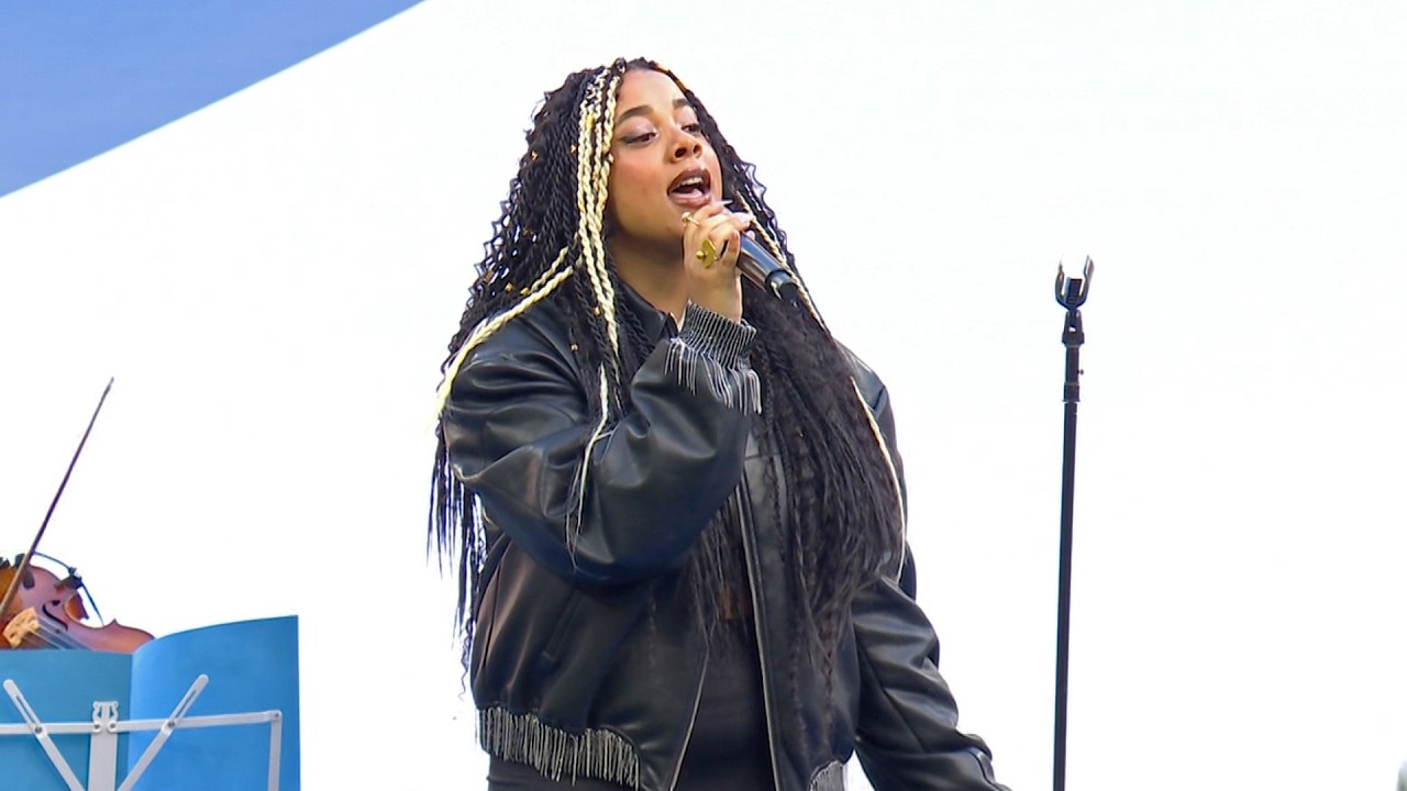 Nina Tonji Performs "La Marseillaise" at the NFL Paris Game