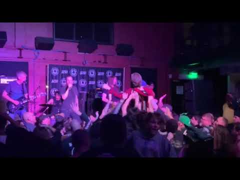 Man Slaps Mike V from Black Flag in the Face