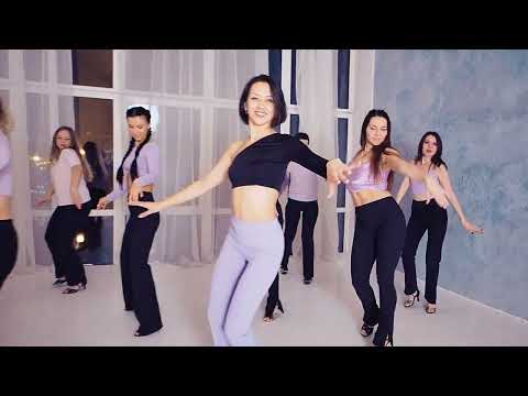 Bachata. Lady style