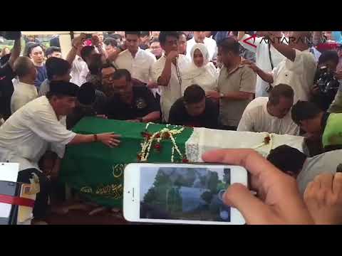 ANTARANEWS - Pejabat hingga artis antar Sys NS ke peristirahatan terakhir