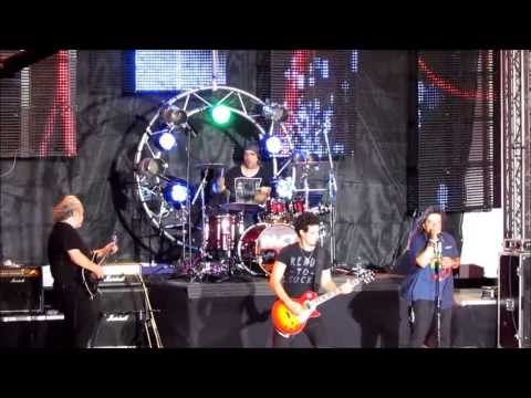 (COM)PACT by LEO IORGA & ADI ORDEAN - Singur În Noapte - Live (HD)