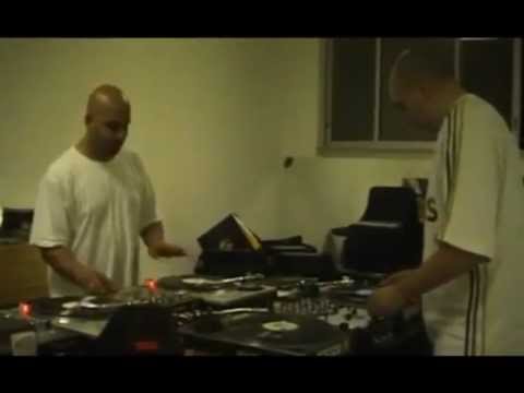DJ GOLDFINGERS ET DJ POSKA INTRO RAP FRANCAIS LIVE (2004)