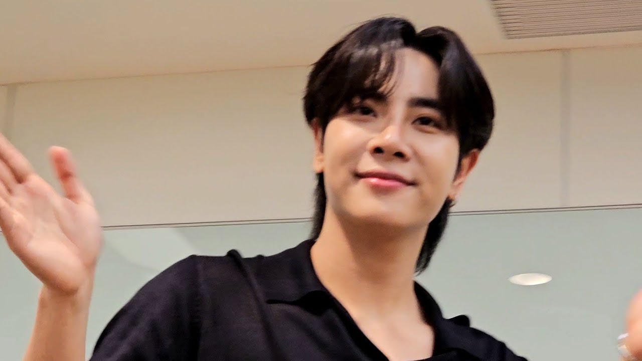 Mix มิกซ์ สหภาพ (รวมพล Fan gathering)/WACKY WILLY WITH MIXXIW AT SIAM CENTER/25Mar2026/SIAMDISCOVERY