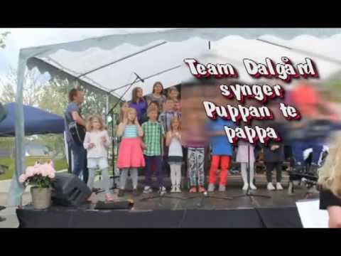 Team Dalgård synger puppan te pappa.