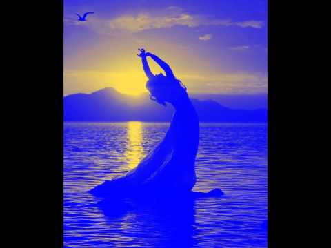 download lagu mp3 mp4 La Vie Est Cadeau, download lagu La Vie Est Cadeau gratis, unduh video klip La Vie Est Cadeau