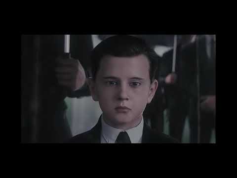 Batman: Arkham Origins(growing up time lapse scene)