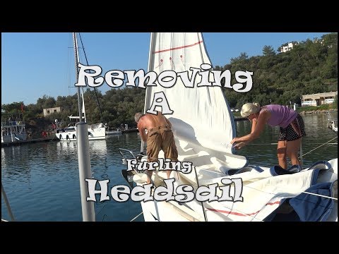 Removing a Genoa Headsail on a Jeanneau Sun Odyssey 36i