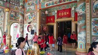 preview picture of video 'Chinese New Year celebration, Chao Por Lak Muang Shrine, Trat, Thailand, 04.02.2019'