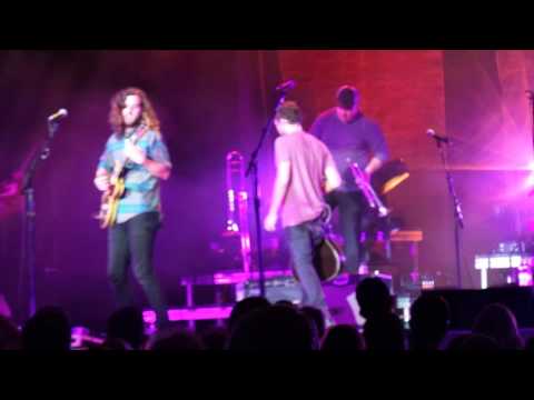 Phillip Phillips - Lead On (partial) and funky jam - Nashville 7/28/16