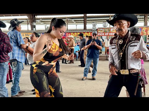 Los bailes fin de semana en la pulga de Álamo Texas