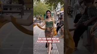 Download lagu PENAMPAKAN NYAI RORO KIDUL DI MALIOBORO? #kidungwahyukolosebo #nyirorokidul #shortsviral mp3