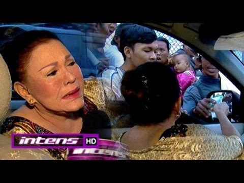 Mpok Atiek Bagi-bagi THR Sepanjang Jalan - Intens 15 Juli 2015