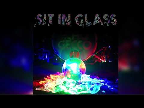 Echo Gecco - Sit in Glass
