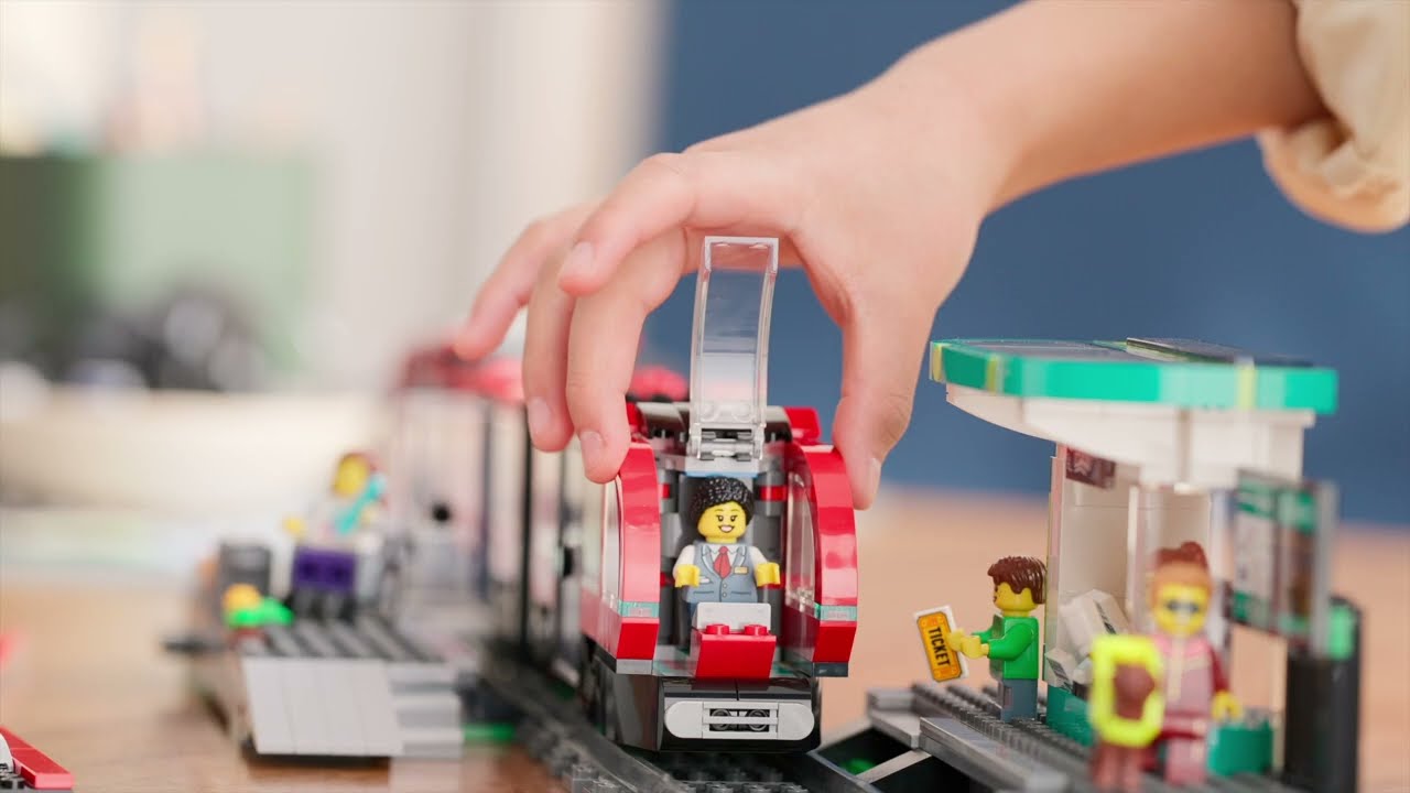 LEGO City - Tramvaj a zastávka v centru města