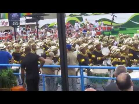 Cubango 2014 - Bateria (Pista) - Desfile