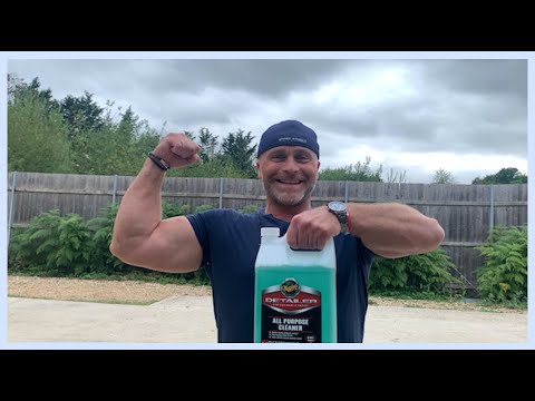 Detailing a very dirty Land Rover Discovery using  All Purpose Cleaner from Meguiars!! "BIG GUNS""!