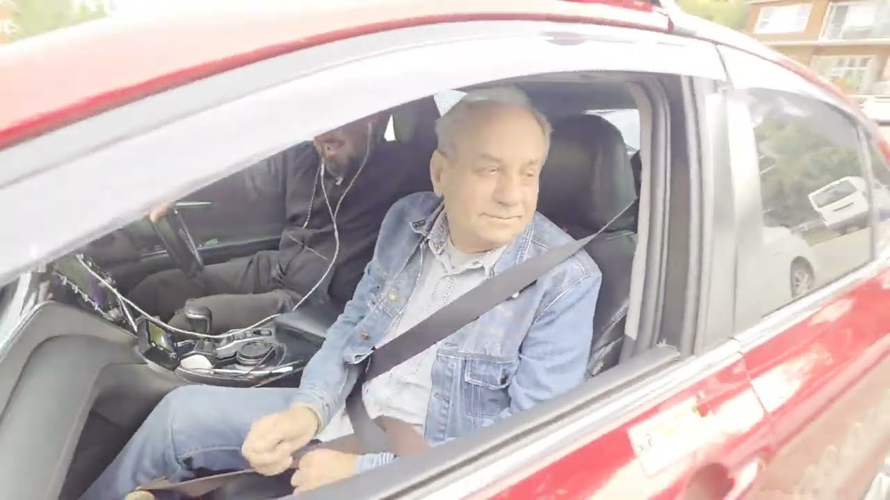 Проводила ! Он долго ждал этой поездки . Элла Австралия