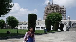 preview picture of video 'Beautiful Garden of Hazratbal Dargah Sharif, Kashmir, India HD Video'